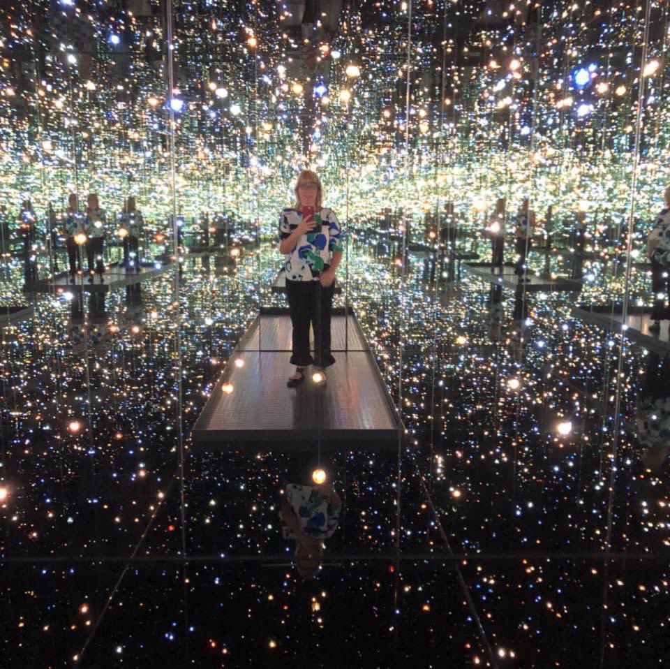 sandy_abuarja's tweet photo. Promote & support the ARTS. Yayoi Kusama’s Infinity Mirrors were a sight to behold. “My idea was to bring out the unknown parts in people by reflecting the mirror of time with my mirror.” Kusama #infiniteLA #reflection #art #inspiration #creativity #discovery https://t.co/ECBxuw4xee