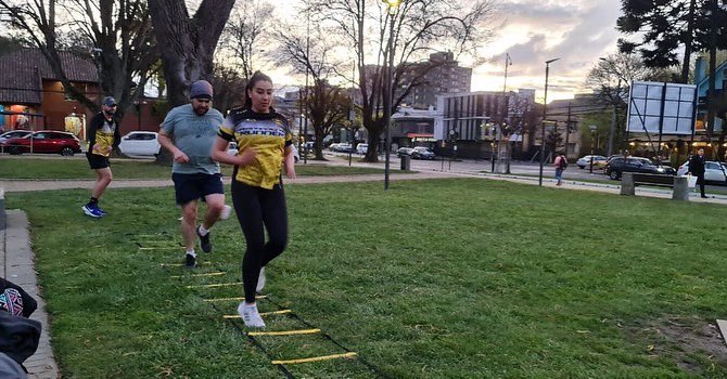 Vial_Runners's tweet photo. Entrenamiento parque ecuador martes 20 septiembre 🖤💛💪🏻 #runners #running #concegram @CorporacionVial @Fernandezvial https://t.co/DpFVaQndie