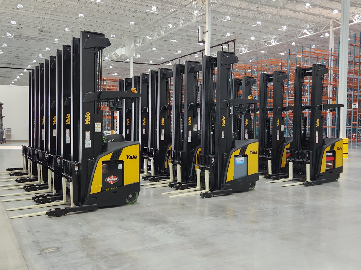 ELTCustomerSrvc's tweet photo. Need warehouse forklifts, but don't like the long lead times? Exceptional Yale warehouse trucks like these reach trucks are available with much less wait time.
#EasternLiftService #EasternLiftRents #EasternLiftSales #YaleForklift #WarehouseSolutions #WeAreKnownforGoodService https://t.co/pKIkJbru4P