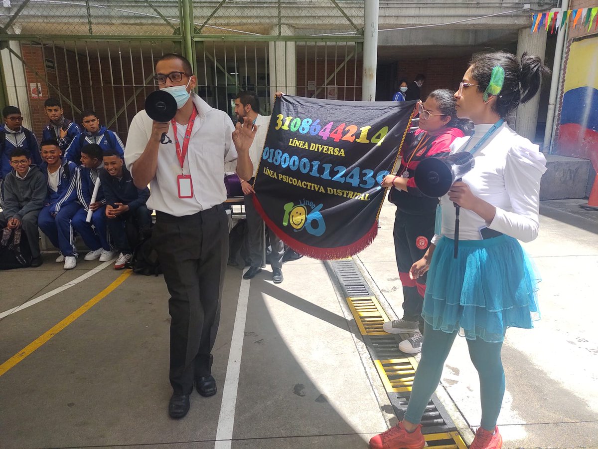 elmurodepatan's tweet photo. Ruta de Promoción y Mantenimiento de la Salud hoy con Fundación Anantha Corazones, equipo de artistas de Cuidarte, Ruta de Salud Mental y Ruta SPA llevando a estudiantes del colegio Manuela Beltrán feria de salud con actividad física y canales de ayuda del Distrito ante riesgo. https://t.co/g1H6AHx7mO