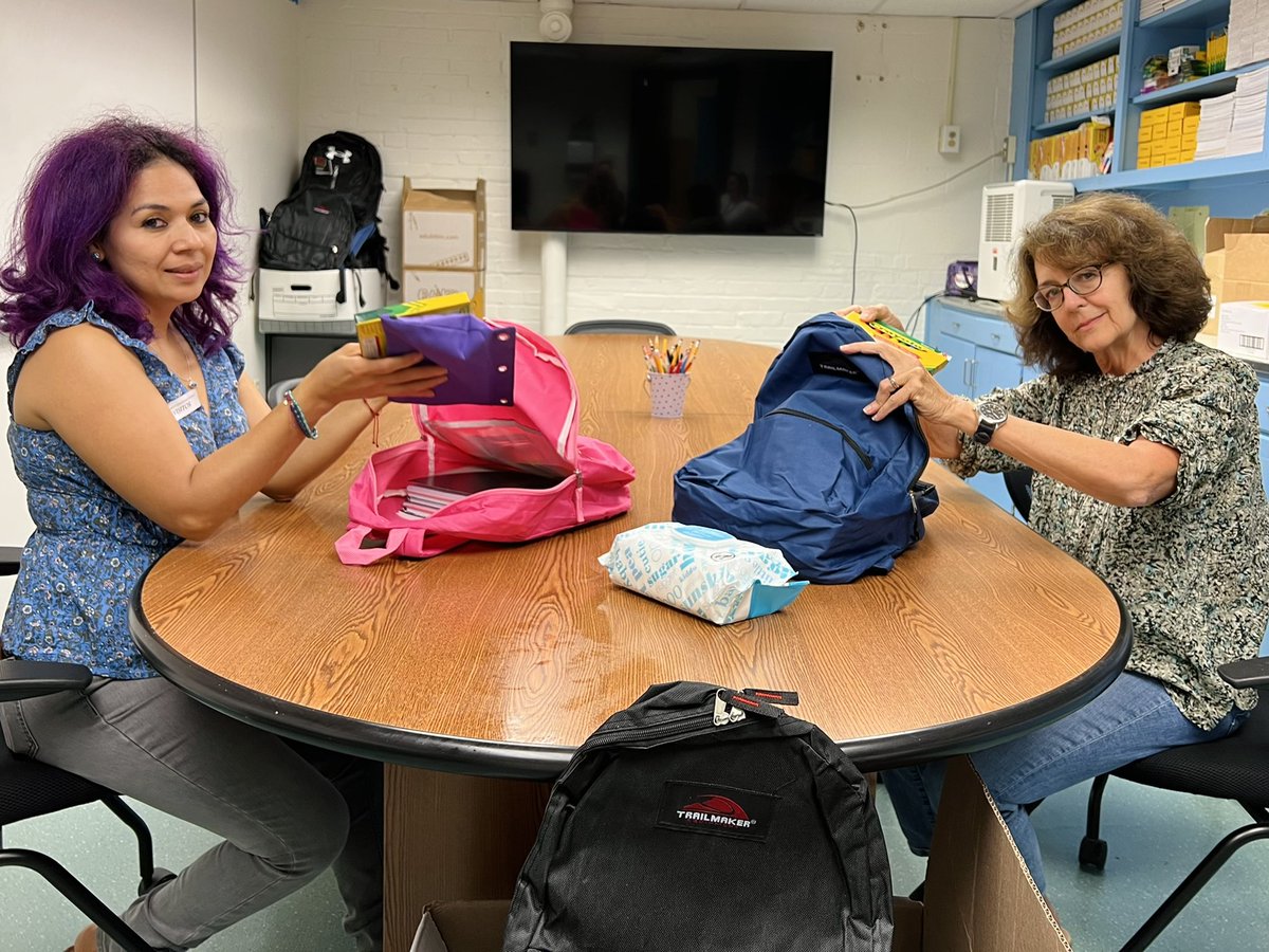 KWB_Familias's tweet photo. S/O to the @KWBPTA &amp; @BarrettAPS community for coming to together to buy hundreds of dollars worth of school supplies, on our Amazon wishlist, so that our #volunteers like Maria and Laura could come in and fill backpacks with them. #KWBpride #APSVolunteersAreBack #APSGetInvolved https://t.co/pzqgMDgoTQ