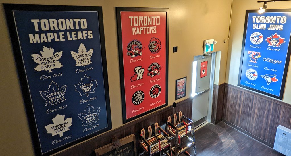 Chris Creamer on Twitter "Loving the decor in this sports bar, Pro Set