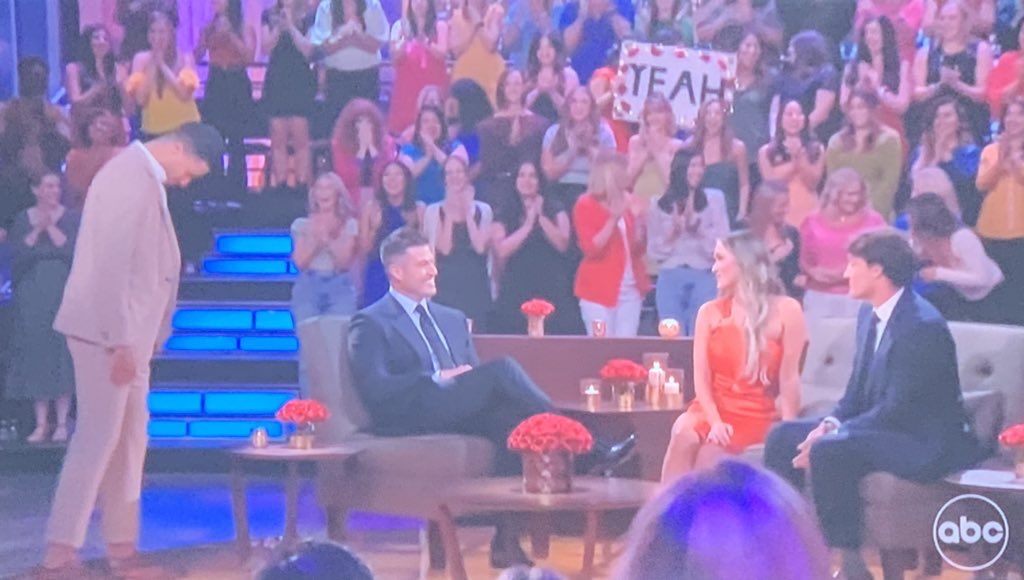 sar_endipity61's tweet photo. When it’s actually the most dramatic finale ever #bachlorette #bachelorette #BachelorNation https://t.co/GRJ6UDjYKL