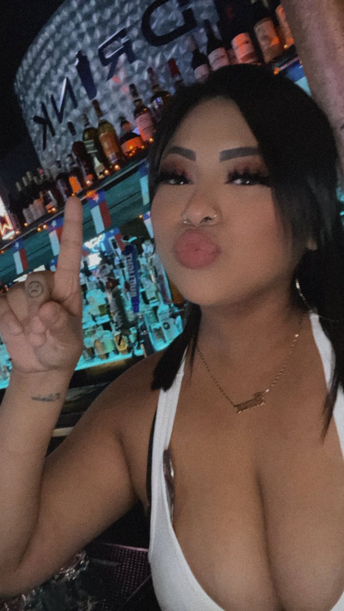 TORIA FREAKIN ROLLINS tweet media