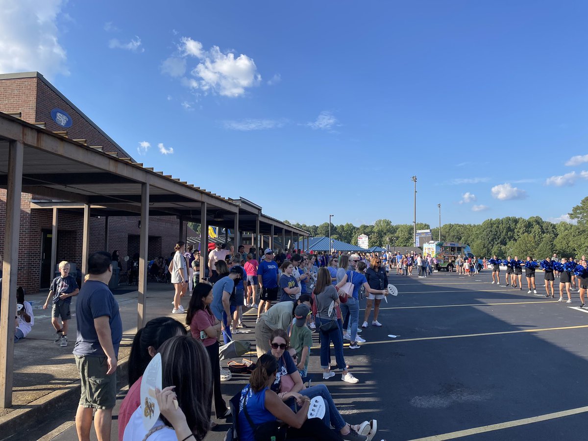 So much fun at the South Strong community tailgate!!! Loved seeing everyone CONNECTing and THRIVEing! #SouthStrong #ForsythConnects <a href="/SouthForsythHS/">SouthForsythHS</a> <a href="/LakesideMDL/">Lakeside Middle</a> <a href="/SouthForsythMS/">South Forsyth Middle</a> <a href="/DavesCreekES/">Daves Creek ES</a> <a href="/HawCreekES/">Haw Creek Elementary</a>