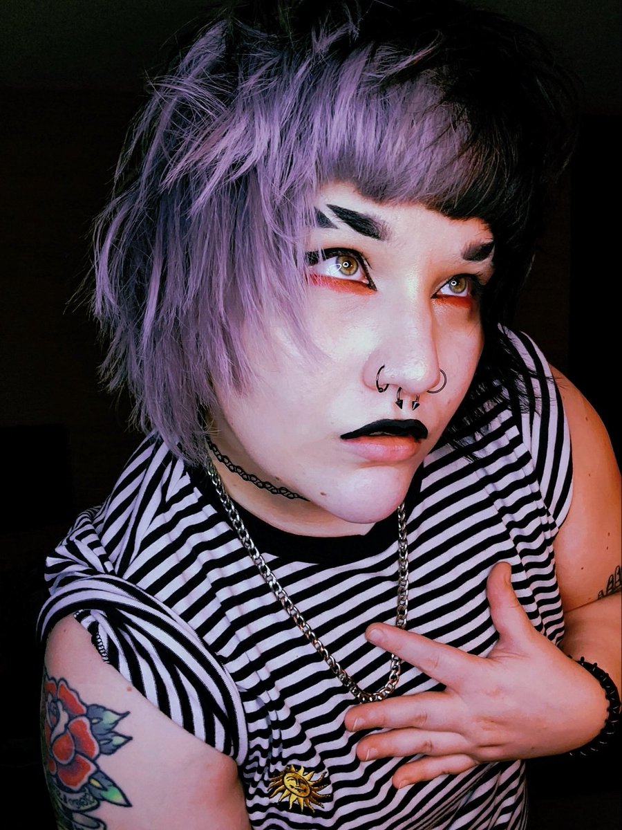 MOTHR4H's tweet image. new avi that's actually me + bonus pics 💜✨️