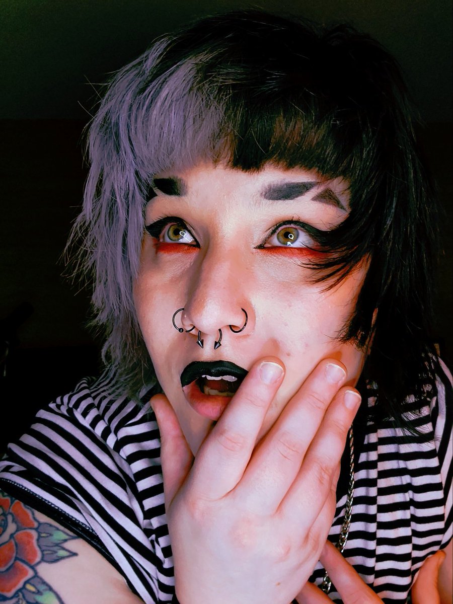 MOTHR4H's tweet image. new avi that's actually me + bonus pics 💜✨️