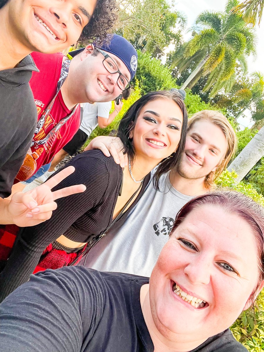 _melieelizabeth's tweet photo. mini #hacktion reunions always make me happy. #uotm events make it happen every time 🥺🖤 https://t.co/0Qpm7Ep8Lq