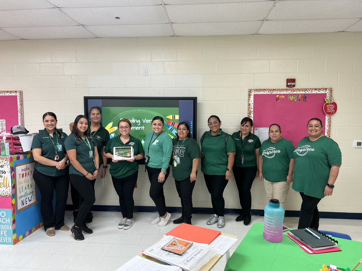 DalethJuarez's tweet photo. Vertical Alignment Meeting Day 2! Enjoyed leading alongside Reading experts @AngieCr00188441  &amp; @Lilianivonne27  ! PK-5th grade Reading experts are the best @PSJAGuerraElem ! They bring our school to LIFE 💚🦅 #GuerraLIFE #LIFEisgoodatGuerra @PSJAISD https://t.co/IckEdeKe8q