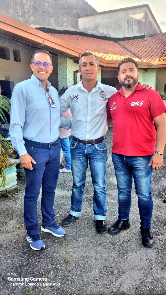 BermudezJoseA's tweet photo. #20SEPT Visitamos con el Jefe Regional de los Clap Abog. @carlosperez_ch el Municipio #Junín para acompañar al Tutor @gersonnaranjo en la Asamblea con Jefes de Comunidad y fuerzas vivas de este hermoso pueblo del #Táchira  
¡Estamos Trabajando!
@FreddyBernal 
@LealTelleria https://t.co/0zoGsult3E