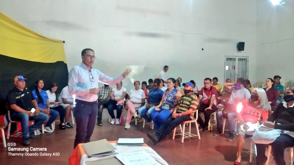 BermudezJoseA's tweet photo. #20SEPT Visitamos con el Jefe Regional de los Clap Abog. @carlosperez_ch el Municipio #Junín para acompañar al Tutor @gersonnaranjo en la Asamblea con Jefes de Comunidad y fuerzas vivas de este hermoso pueblo del #Táchira  
¡Estamos Trabajando!
@FreddyBernal 
@LealTelleria https://t.co/0zoGsult3E