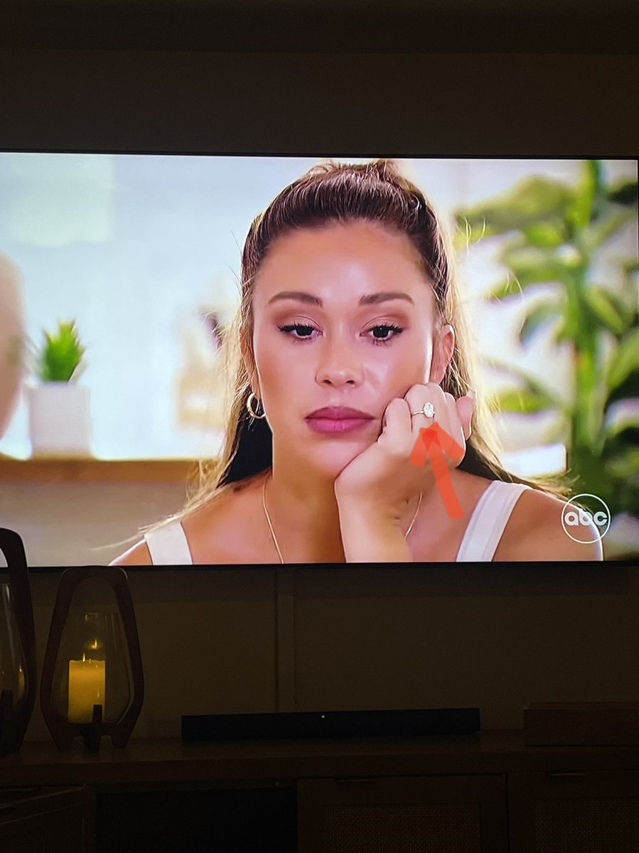 MyLifeRewritten's tweet photo. ABC back at it again revealing the ending before showing it #TheBachelorette https://t.co/xD2eJ15fMb
