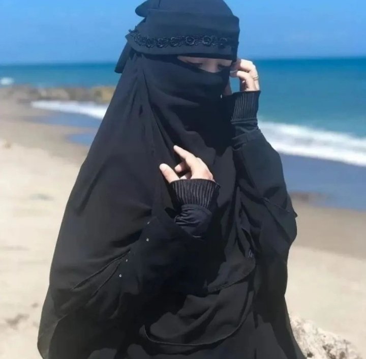 UkhtyHanna's tweet photo. Pengen ada sensasi lagi dipantai sama kamu😘 https://t.co/REEaiqddNB
