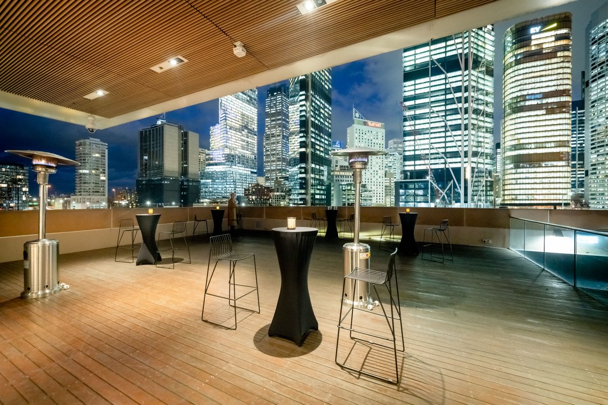Funktionality's tweet photo. With a view like this sometimes simplicity is best when it comes to your décor. Classic black and gold cocktail arrangements.

Contact us @funktionality for event enquiries and entertainment!
.
.
.
.
.
#eventstyling #cocktailfurniture #sydneyskyline #cocktailevent #funktionality https://t.co/zizxxhKujh
