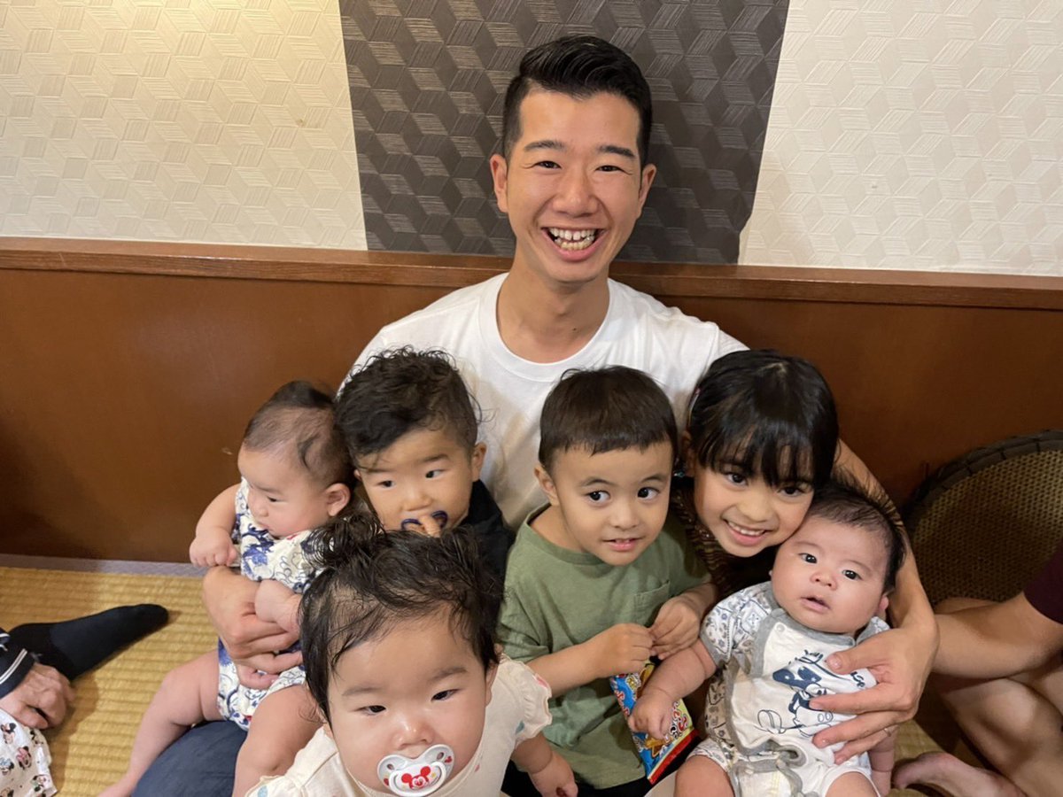 motoki_0721's tweet photo. 24歳から事業始めて
4年目になり、6業種やってるけど

若いからやめときな、借金は危ない、もう少し経験してからがいいんじゃない？とか

あの頃俺を止めた人達は
今どう思ってのかな？
どうでもいいんだろな笑

結局お前がどうしたいか。ただそれだけ周りなんてどうでもいい。 https://t.co/J7QUjHfaBg
