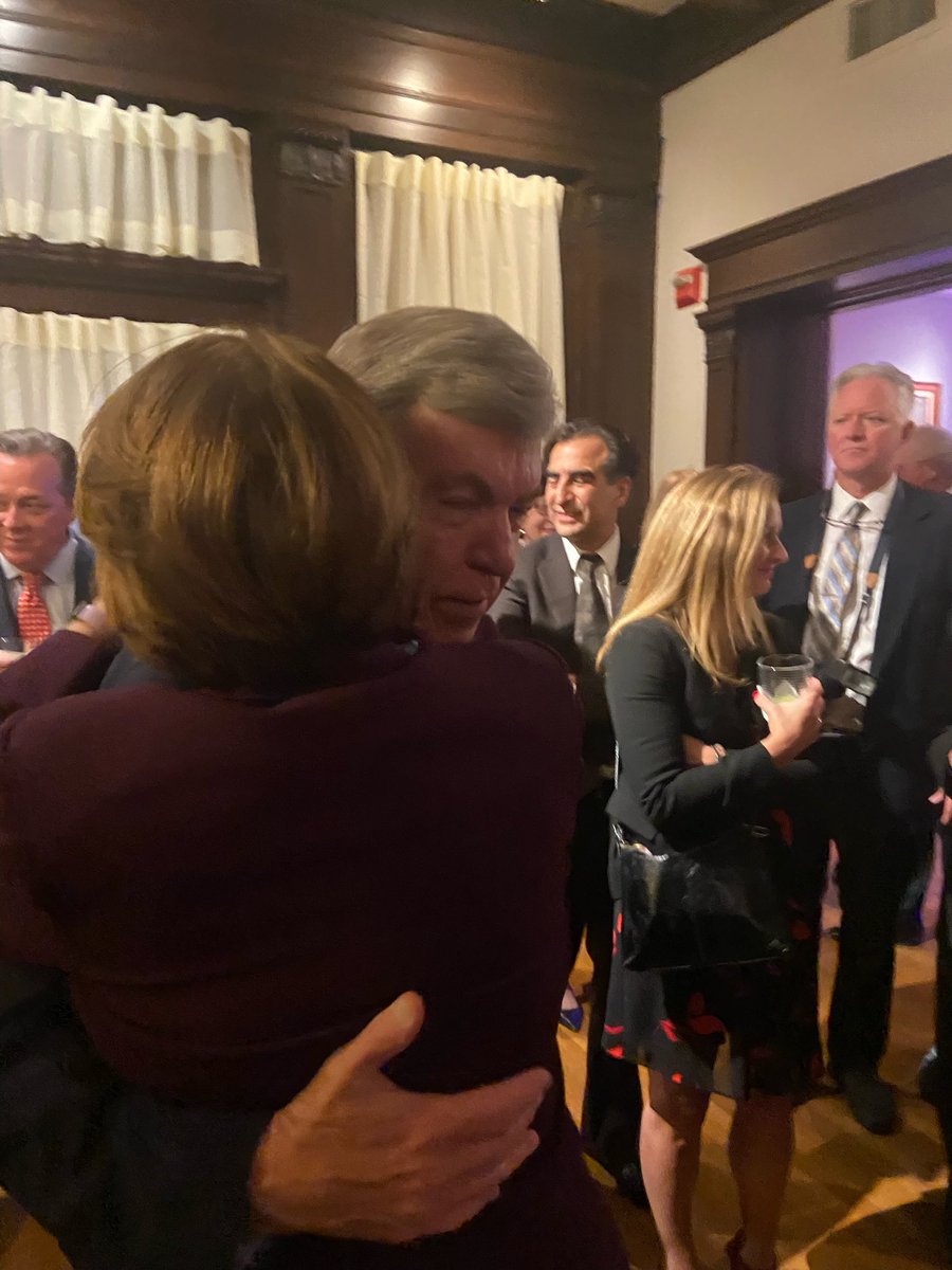 amyklobuchar tweet picture