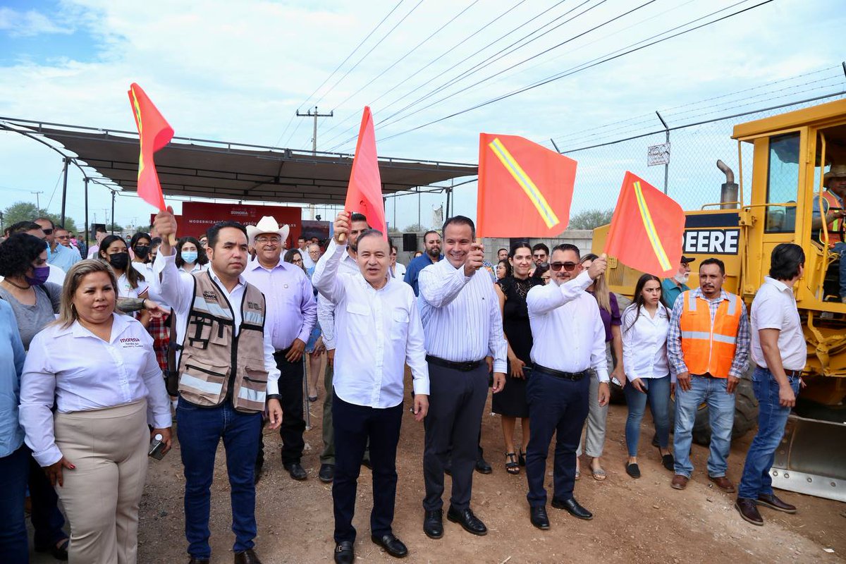 TelodijeMx's tweet photo. Inicia gobernador Alfonso Durazo arranque de obra de modernización del bulevar Jesús García Morales https://t.co/p5aA2ReTOl https://t.co/FxGJ1kAMKa