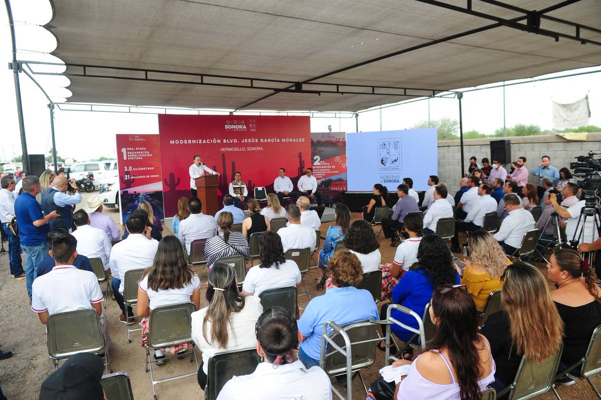 TelodijeMx's tweet photo. Inicia gobernador Alfonso Durazo arranque de obra de modernización del bulevar Jesús García Morales https://t.co/p5aA2ReTOl https://t.co/FxGJ1kAMKa