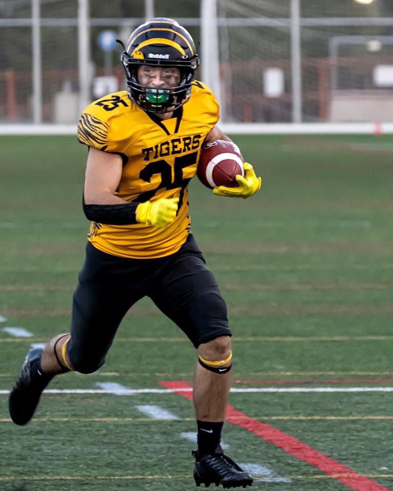 nelsonlordsftbl's tweet photo. Our guy Mitchell Page in action for @DalFootballClub on Saturday Night vs. UNB Fredricton!! Page was a rookie standout in his first AFL game as a Tiger! 🐯🏈 #Lord4Life #NextLevelLords https://t.co/6vUhicJj0r