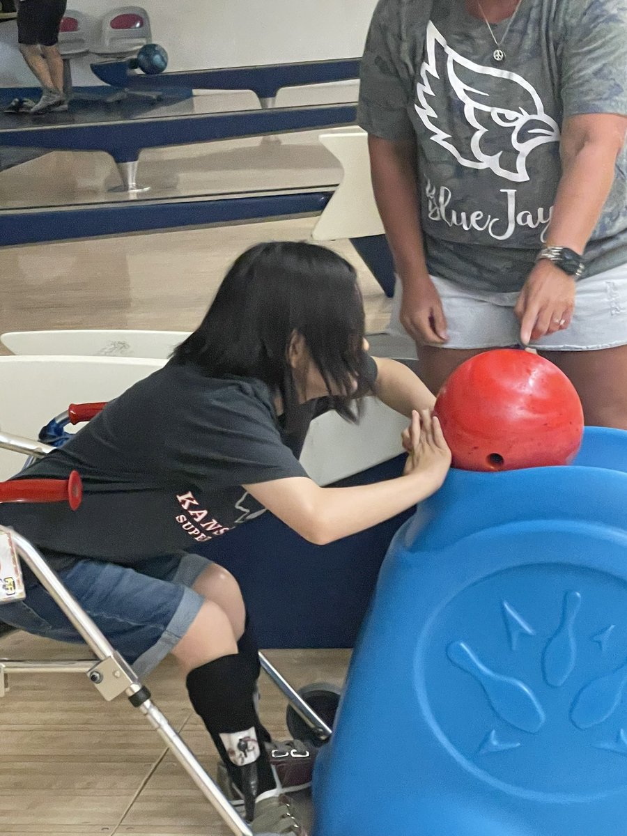 TaushaSmith4's tweet photo. Fun night out at Retro Bowl with some awesome bowling @lhsjays and @Byrd_LHSjays #EveryJayEveryDay https://t.co/cft2ul4OeO
