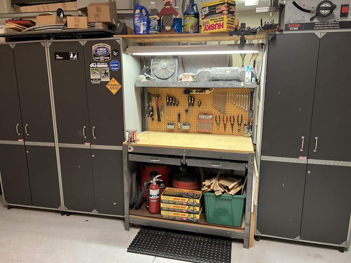 ReadyOneTakeTwo's tweet photo. Spent some quality time cleaning in the garage shop tonight. Maybe I can actually do a project or two now that I can actually GET to all my machines! #DIY #SmallWorkshop #WeekendWarrior #Woodworking #MakingSawdust https://t.co/1h7Eqt6LO2
