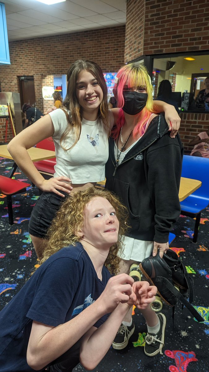 ThePBates's tweet photo. Late post: I had a terrific time hanging out with my @MAC_Arts_ scholars last week at Skate Night! We had a fantastic turn out with half of our students in attendance! #THISISMAC @SCPCSD https://t.co/sj0quJ6ZCS