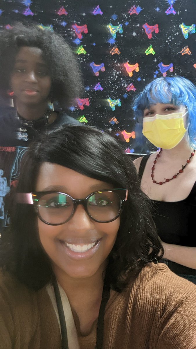ThePBates's tweet photo. Late post: I had a terrific time hanging out with my @MAC_Arts_ scholars last week at Skate Night! We had a fantastic turn out with half of our students in attendance! #THISISMAC @SCPCSD https://t.co/sj0quJ6ZCS