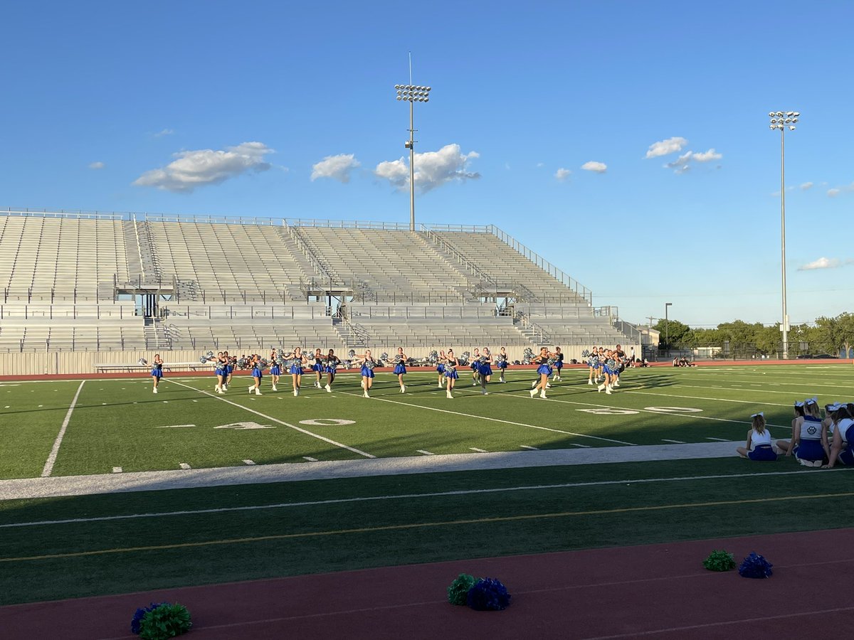 Tigerettes, Cheer, and the boys in blue! Let’s go Tigers! <a href="/LeanderTigers/">Leander MS</a>