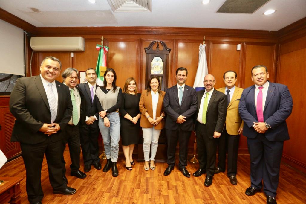 CONCANACO's tweet photo. Ana Bárbara Mungaray, titular de la Unidad de Desarrollo Productivo de la Secretaría de Economía,  asistió a la reunión de Consejo Directivo para detallar la edición de El Buen Fin y cómo la fiesta comercial más importante de México facilita la formalización de las empresas. https://t.co/YyAx8KqHqX