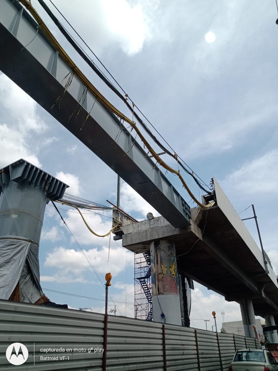 ImNoootHere's tweet photo. Circulando por Avenida Tláhuac observé lo siguiente en el #MetroOlivos: se aprecia claramente cómo además de la estructura que colapsó en mayo de 2021... https://t.co/VKSKuYsMZM