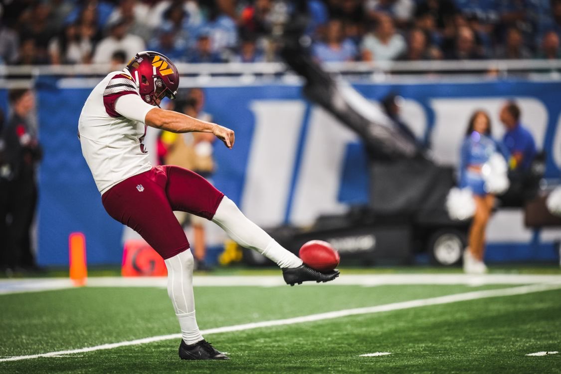 Commanders_DC's tweet photo. Tweeting at the
@Commanders
everyday until they follow me...
Day 852
Some more of the best pictures from the upsetting Week Two LOSS, to the Detroit Lions.
#WashingtonCommanders #HTTC
#HAIL #Commanders #TakeCommand #Day852 8️⃣5️⃣2️⃣ https://t.co/lJv1oMpQZ2