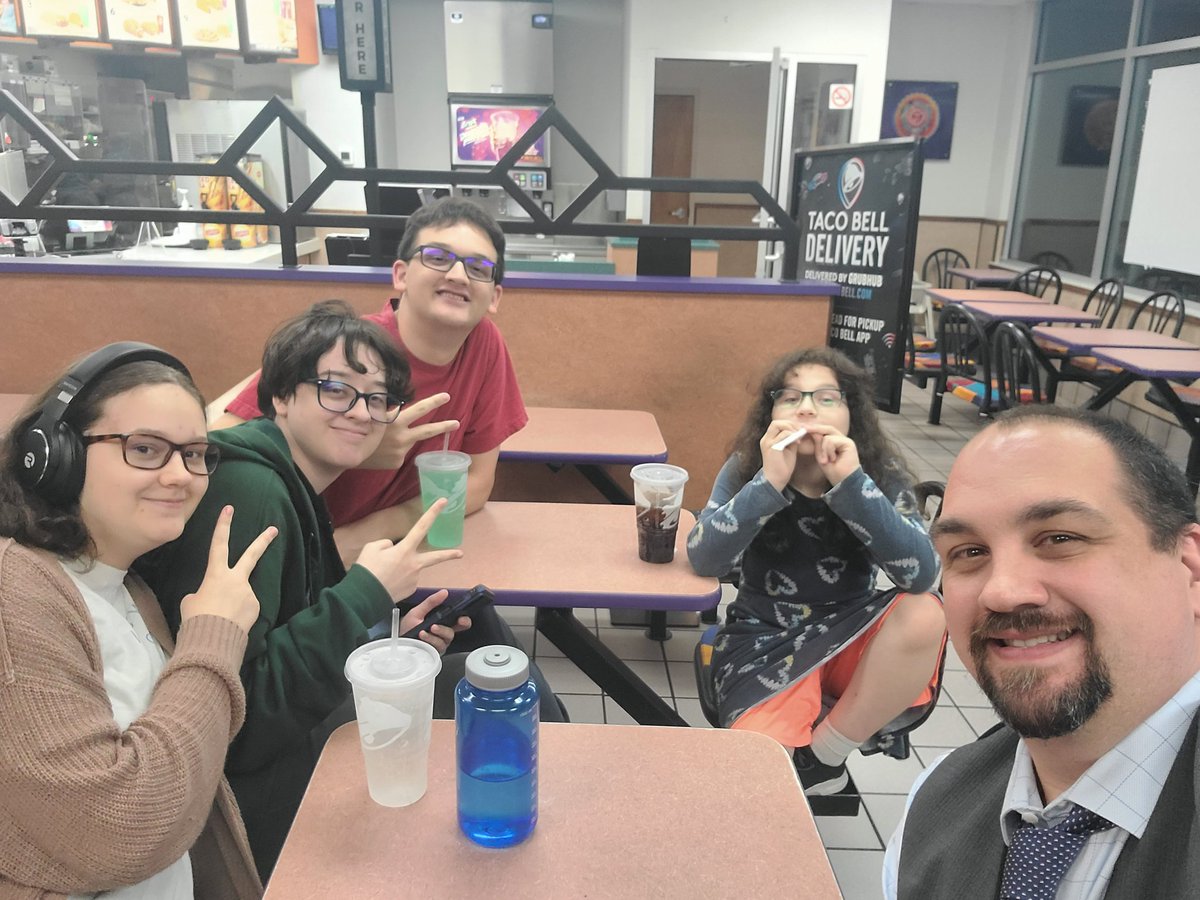 MatthewDCamp's tweet photo. Celebrating being named an AP @AldineISD @AldineMS_AISD with my family @tacobell https://t.co/ccLddMqwJa