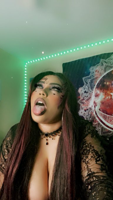 Can I have it 😈😈😈! I want 💦💰!! I&rsquo;ll be waiting! Onlyfans and Snapchat is open for requests!! Link in<a href="/tag/snapchat"class="tags"><span>#snapchat</span></a><a href="/tag/fetish"class="tags"><span>#fetish</span></a><a href="/tag/goth"class="tags"><span>#goth</span></a><a href="/tag/findom"class="tags"><span>#findom</span></a><a href="/tag/customs"class="tags"><span>#customs</span></a><a href="/tag/paypay"class="tags"><span>#paypay</span></a>