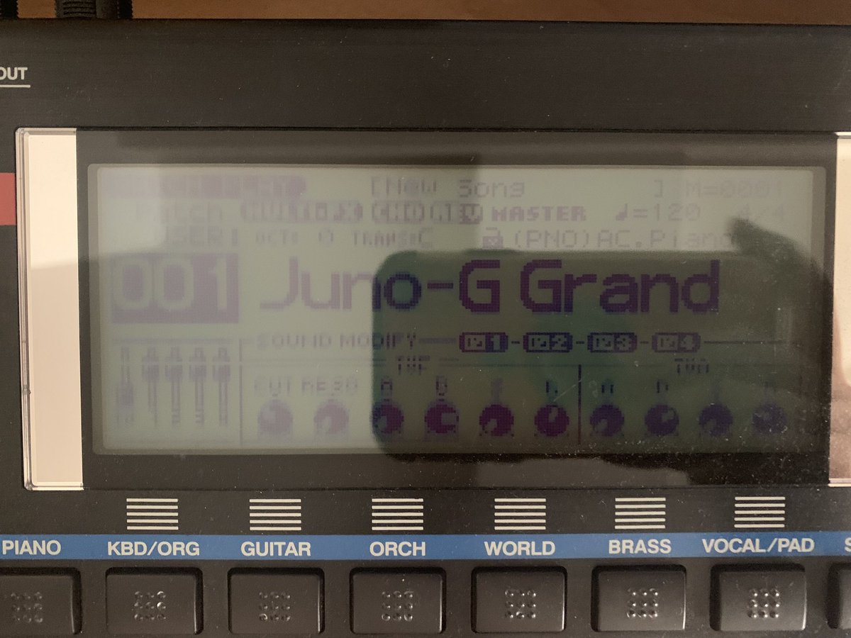 junmusik217's tweet photo. 長年愛用しているJUNO-Gちゃん。
最近画面がバリバリしてきたと思ったら、バックライトが消えてしまった😭オレンジ色に光ってたのに、、、
直るかな。直るよね。学生の頃、お金ない中初めて買ったシンセ〜
#JunoG #Roland #愛用シンセ https://t.co/qgB44wFxmB