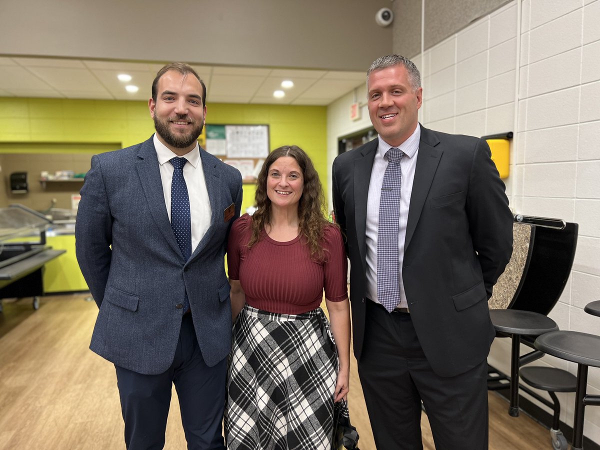 I want to say a huge thank you to <a href="/mr_pedersenwoms/">Brandon Pedersen</a> @mattfreiburger and @MrsRoth for recognizing my dedication &amp; commitment for involvement with after school clubs and activities with the Diamond Award tonight. It means more than you know! 
<a href="/DLDistrict76/">Diamond Lake District 76</a> #sparkleon #d76diamonds