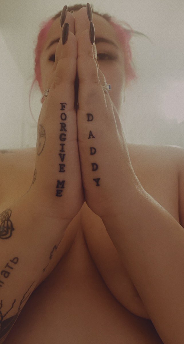 blu_thicccems's tweet photo. Forgive me Daddy for I’ve been naughty & I’m ready to be punished for my sins😈🙏🏼 #0nlÿSïnnërs #forgivemedaddy #sub #Daddy #babygirl #TattoedTuesday #newink #kinky #onlyfans #onlyfansgirl #LinkInBio #titties #milf #bbw #SneakPeek https://t.co/vwLTtuVPZO
