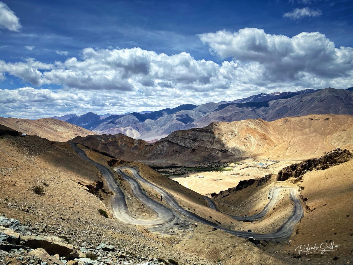 TasteWithRobin's tweet photo. Road tripping in paradise, High on 4200 meter, High in the Himalayas... come live the Serene Journeys life!
#travelbydesign #travel #ladakh #adventure #roadtrip #travelindia #beautiful #landscape #solotravel #travelphotography #photograghy #shotoniphone https://t.co/Qs2ANYqH6t