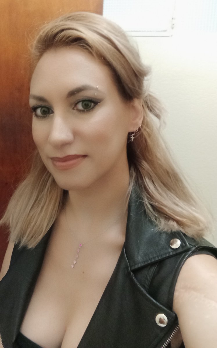 tests_de_carine's tweet photo. Cc, j'ai testé #ExcellenceCreme #UniversalNudes #LOrealParis et je suis satisfaite du résultat. Et vous? https://t.co/yyje7YprKp