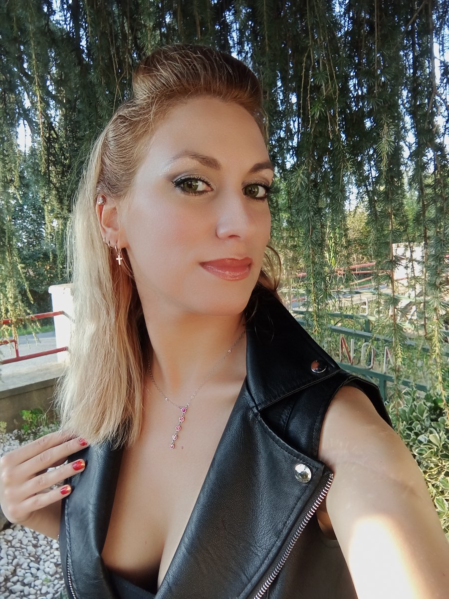 tests_de_carine's tweet photo. Cc, j'ai testé #ExcellenceCreme #UniversalNudes #LOrealParis et je suis satisfaite du résultat. Et vous? https://t.co/yyje7YprKp