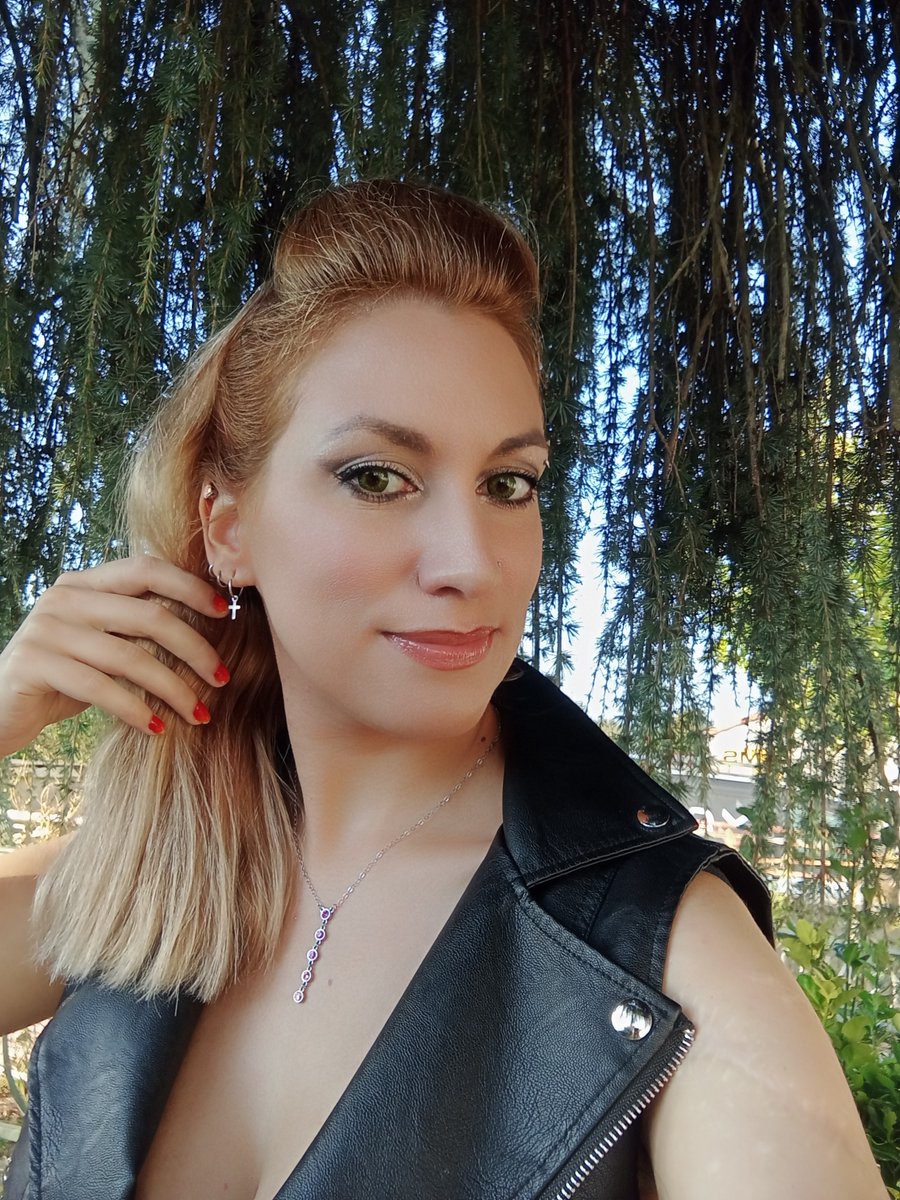 tests_de_carine's tweet photo. Cc, j'ai testé #ExcellenceCreme #UniversalNudes #LOrealParis et je suis satisfaite du résultat. Et vous? https://t.co/yyje7YprKp