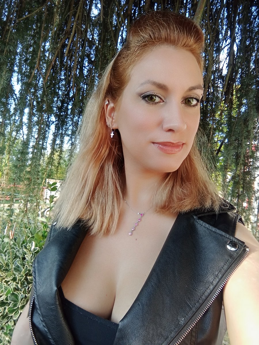 tests_de_carine's tweet photo. Cc, j'ai testé #ExcellenceCreme #UniversalNudes #LOrealParis et je suis satisfaite du résultat. Et vous? https://t.co/yyje7YprKp