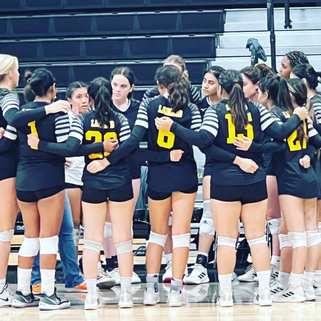 SunnyHillsAD's tweet photo. @sunnyhillshs Volleyball Sweeps All levels of Buena Park tonight! #lancerstogether #lancerproud #LancerNation #SunnyHills #SunnyOnTheHill @fjuhsd https://t.co/ITyOwp9WtL