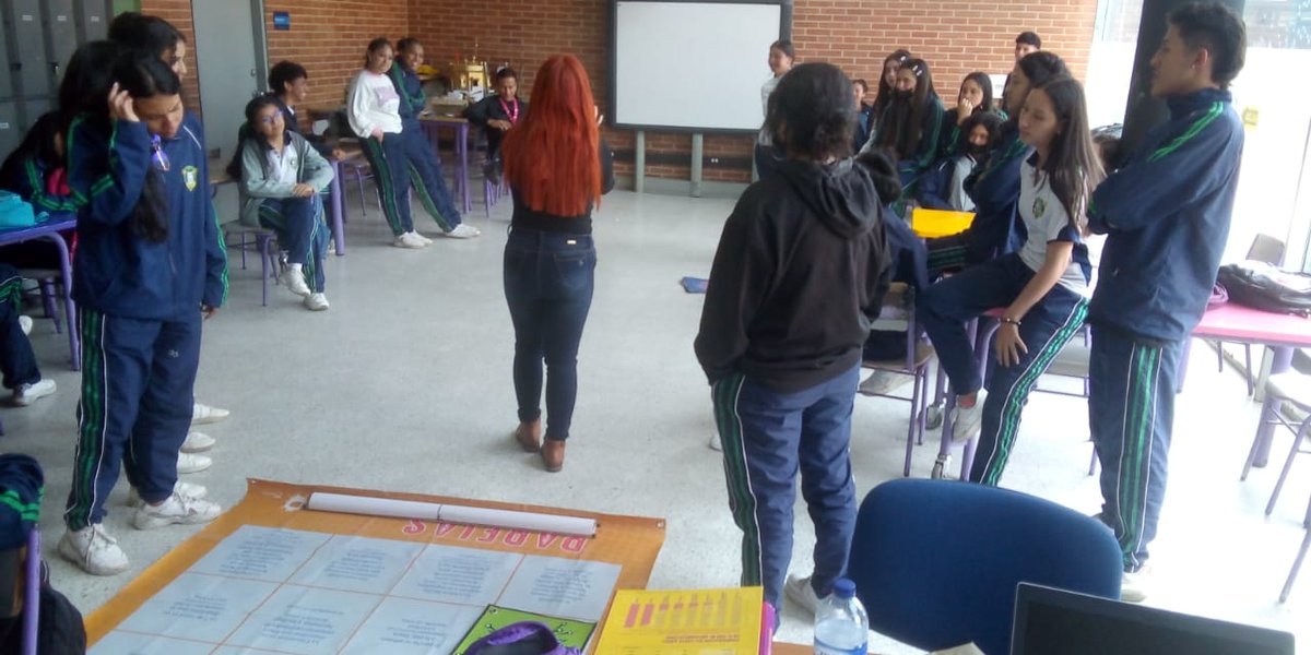 RedActivaJuveni's tweet photo. Hoy estuvimos en la Semana de la juventud de Kennedy, compartiendo un poco de lo que sabemos en temas de salud sexual y reproductiva, con estudiantes del colegio Gustavo Rojas Pinilla.
#RAJ #unión #cambio #acción
#SemanaDeLaJuventud #Kennedy #Techotiba
#SaludSexualReproductiva https://t.co/f4yAzdQKG9