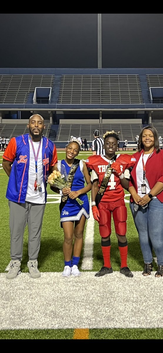 Deleted1983_'s tweet photo. @ThomasMS_HISD kicked off the football season tonight with homecoming and a win over Ortiz Middle School!! @ReneeRainey11  @doby_dj @BrittneyJ075 https://t.co/JaxOWMeGy1