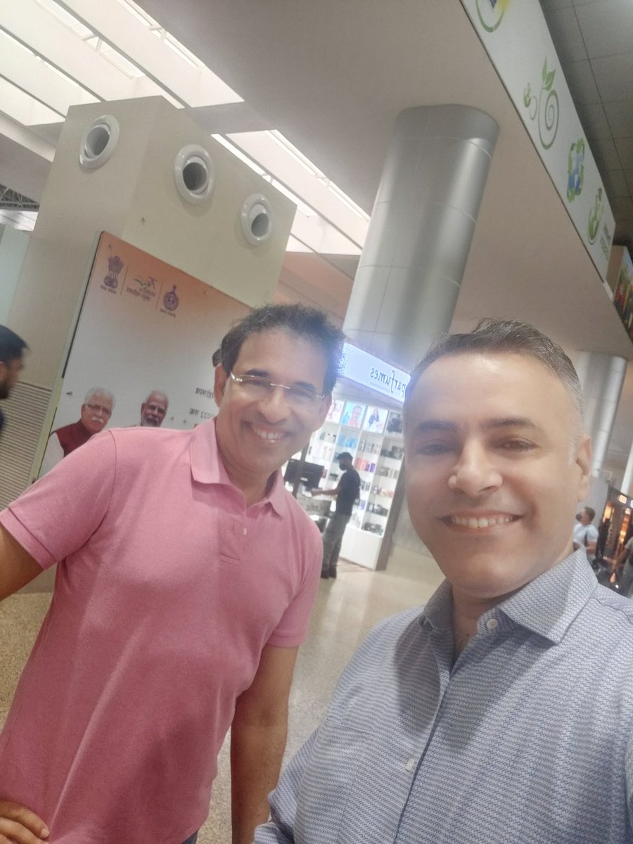 Sandeep Narang (@snarang80) on Twitter photo Met <a href="/bhogleharsha/">Harsha Bhogle</a> at Chandigarh airport. Amazing person.
PS: He removed mask only for this pic. Met <a href="/bhogleharsha/">Harsha Bhogle</a> at Chandigarh airport. Amazing person.
PS: He removed mask only for this pic.