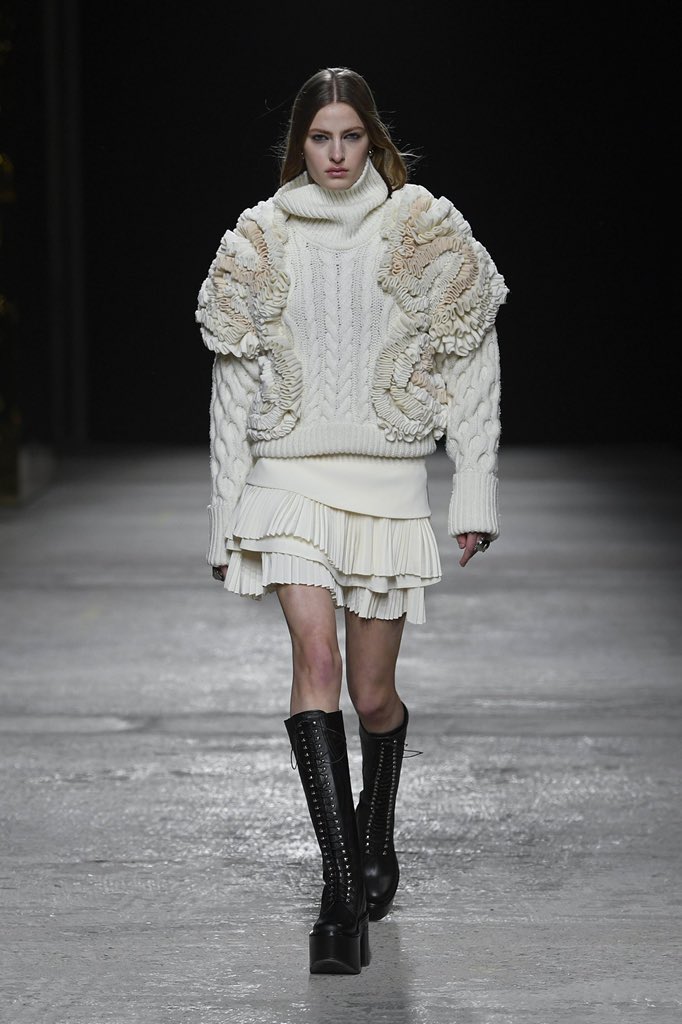 Jung Chaeyeon for Singles Magazine October Issue in Ports 1961 Fall/Winter 2022 Collection

#정채연 #jungchaeyeon #금수저 #TheGoldenSpoon