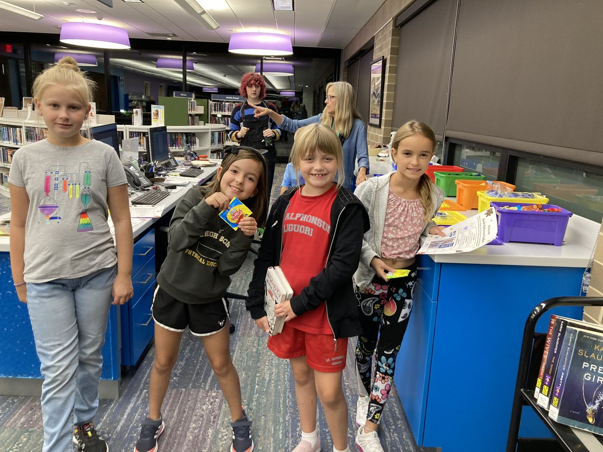 StAlphonsusSch's tweet photo. St Alphonsus Liguori School enjoys Family Night at the Prospect Heights Library! #stalchargers #preschool #elementaryschool #catholicschool #chargeon #ILoveStAls #archchicago https://t.co/4OT7lmGCQh