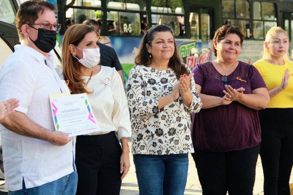 Con el Autobús Dorado damos a conocer a la población, la importancia de estar al pendiente de la salud de niñas, niños y adolescentes, conociendo los signos y síntomas del #CáncerInfantil. 🚌