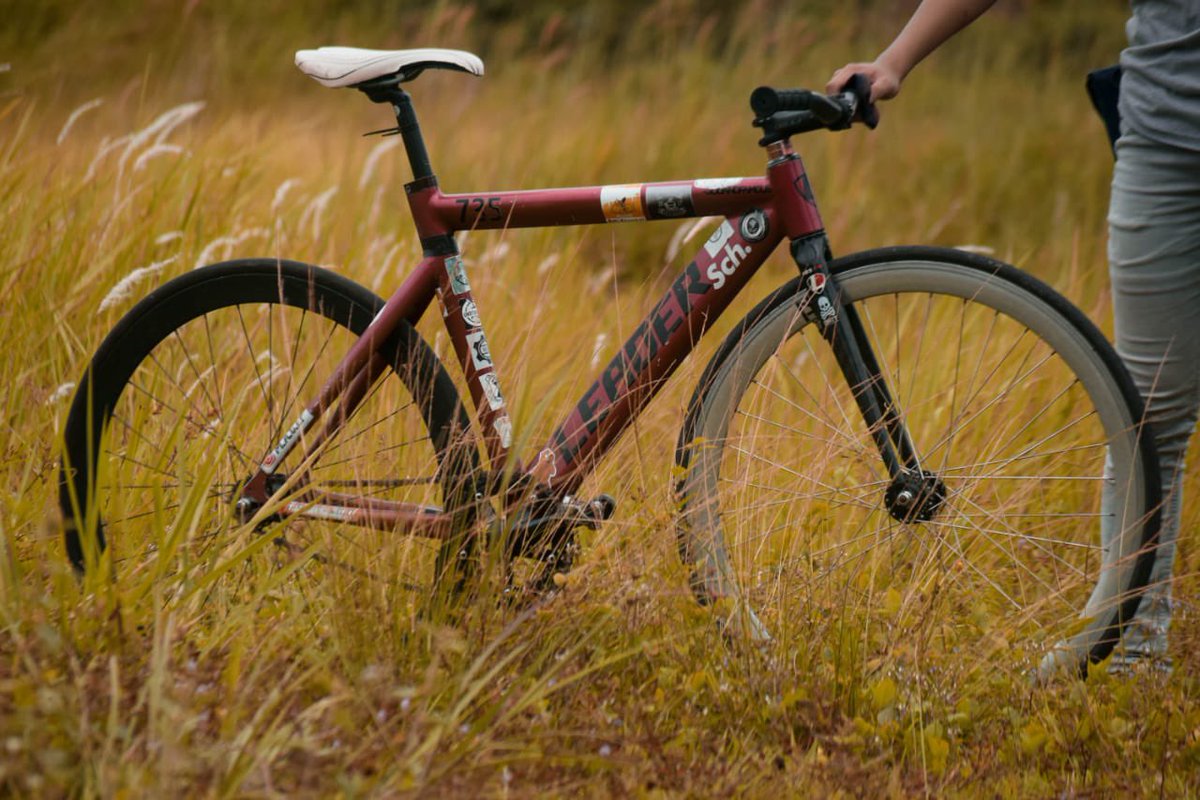 flup_ppy's tweet photo. WTS fullbike 
frame leader 735 
fork leader 105 tr 
stem deda zero 100mm
dropbar deda anatomic / risebar zoom 
ws hpluson eero hub miche primato
crankset miche primato 46t
pedalset brain #fnfjb 
wa 085697807375
@AlcatrazTrack @fix_fixed @fixpart16 @adeksusanto https://t.co/MVjkkxQDFn