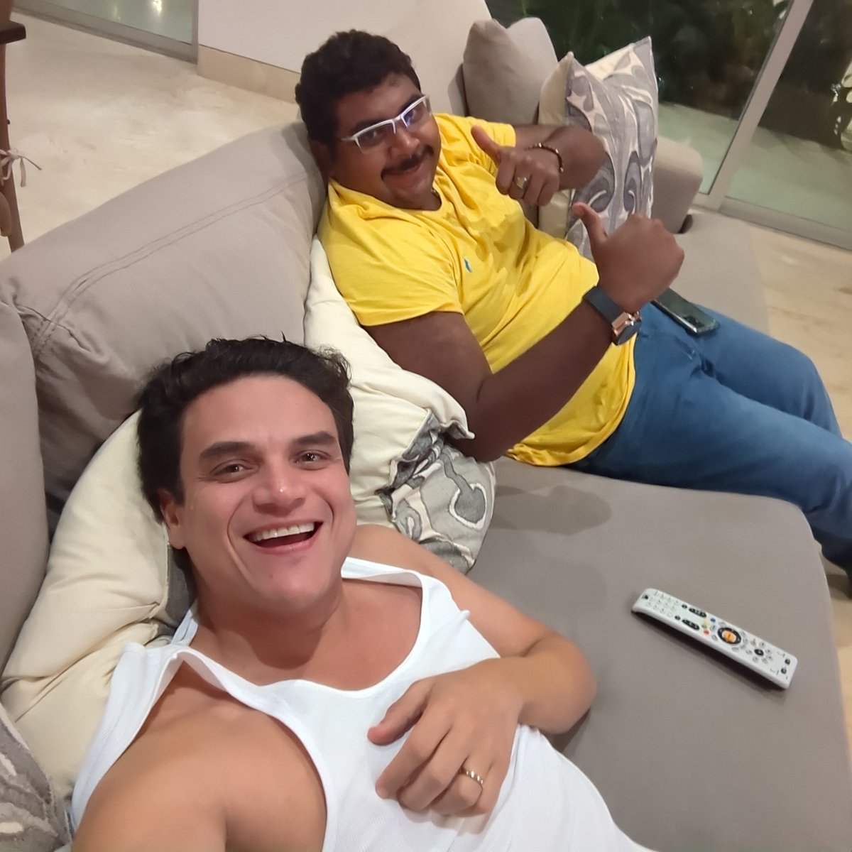 SilvestreFDC's tweet photo. Aquí sabrosisao esperando #LeandroDiaz https://t.co/yxpoVE0zGH